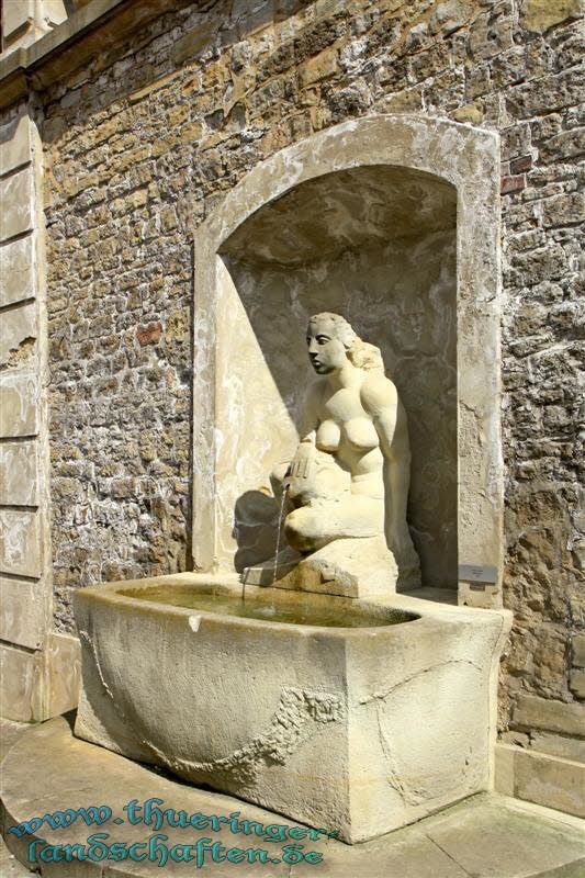 Brunnen vor der St. Salvatorkirche