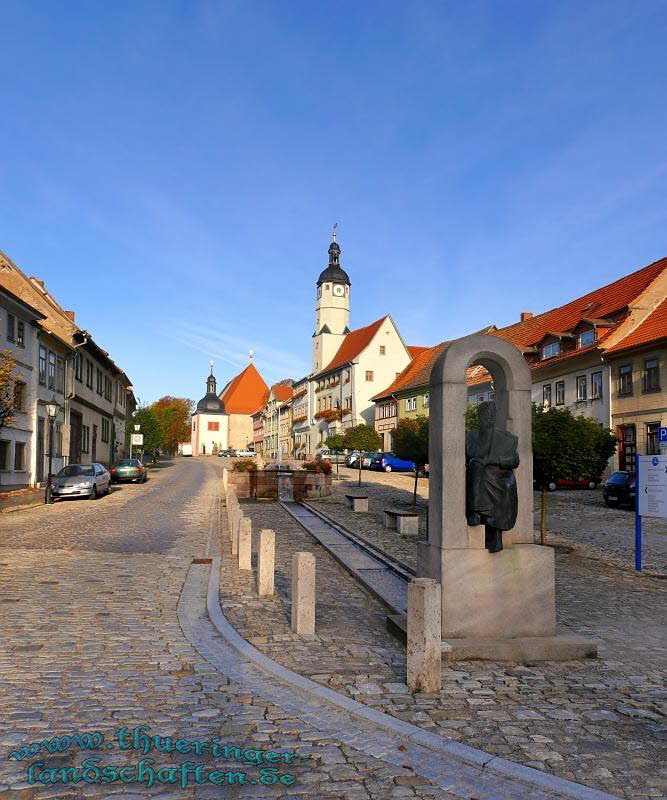 Marktplatz und Rathaus Weissensee