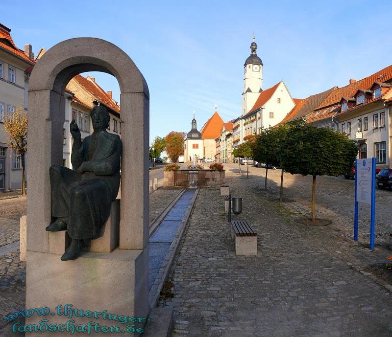 Marktplatz und Rathaus Weissensee