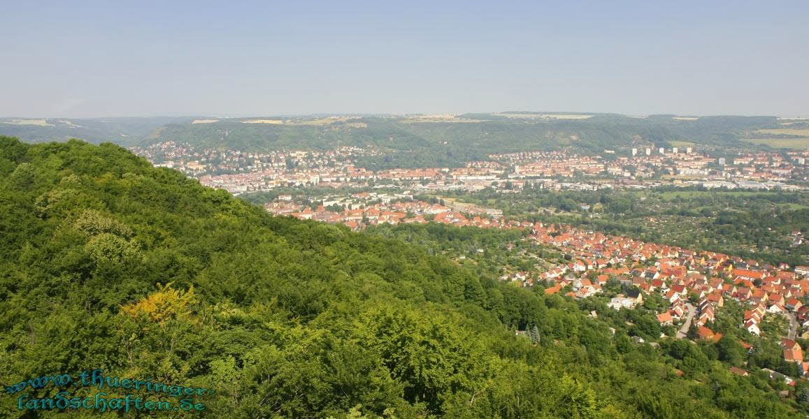 Weitsicht vom Fuchsturm auf dem Hausberg