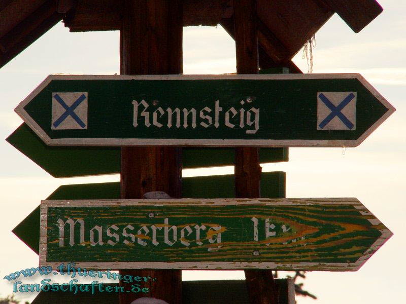 Wegweiser bei der Rennsteigwarte Masserberg