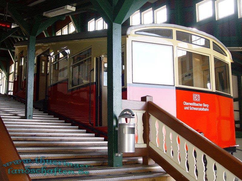 Lichtenhainer Standseilbahn im Oberweibacher Bahnhof