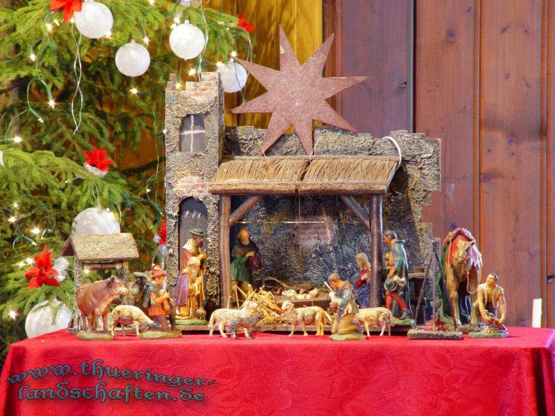 Weihnachtlich geschmckte Kirche in Neuhaus