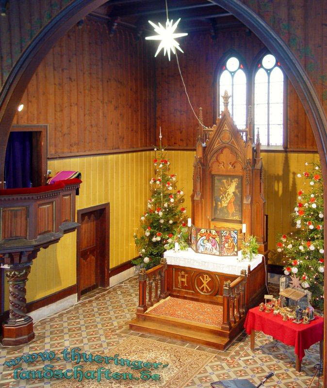 Weihnachtlich geschmckte Kirche in Neuhaus