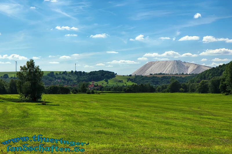 Blick von Merkers-Kieselbach zur Kalihalde Phillipsthal