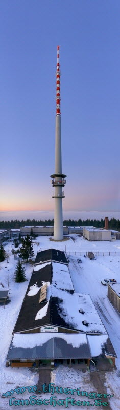 Blick vom Aussichtsturm auf dem Bleberg bei Sonnenuntergang