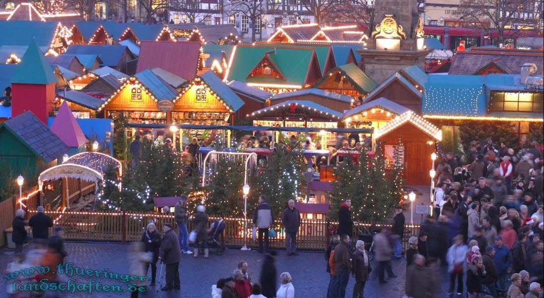 Weihnachtsmarkt Erfurt zur blauen Stunde