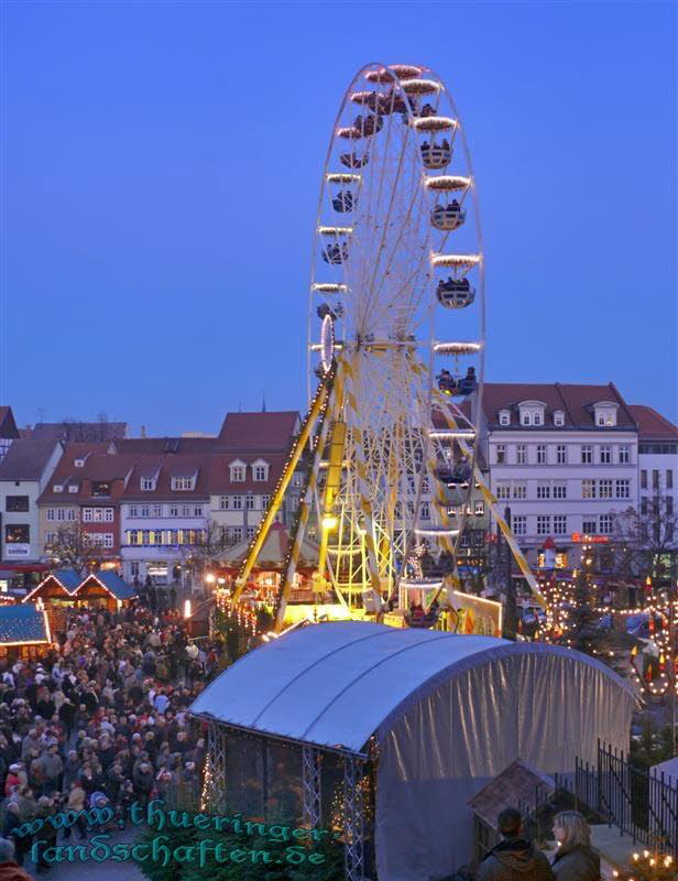 Weihnachtsmarkt Erfurt zur blauen Stunde