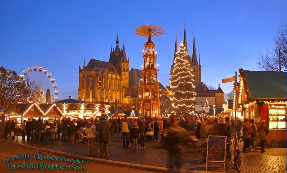 Weihnachtsmarkt Erfurt zur blauen Stunde